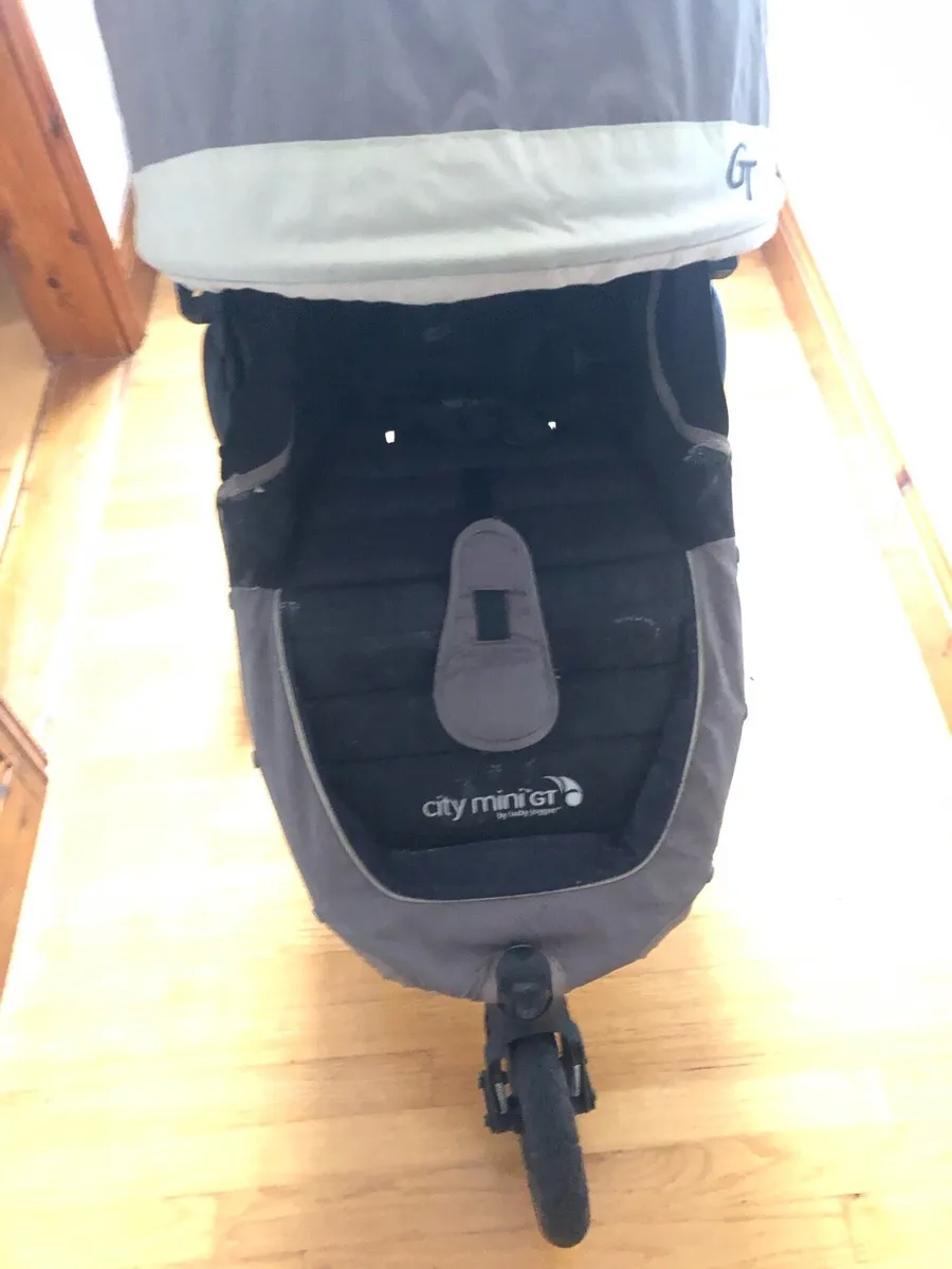 City select baby jogger three wheeler - Image 1