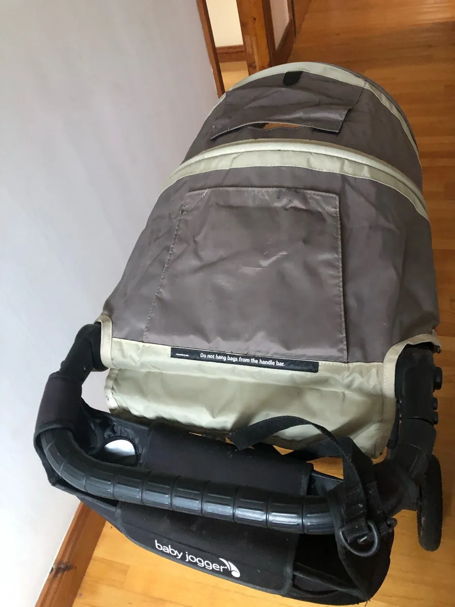 City select baby jogger three wheeler - Image 3