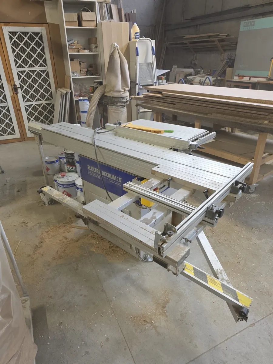 Sliding table saw - Image 1