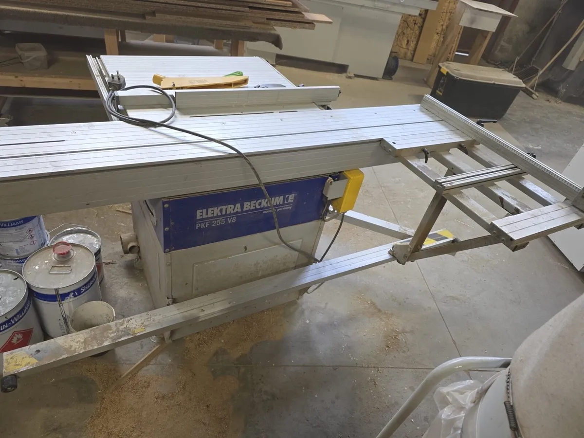 Sliding table saw - Image 2