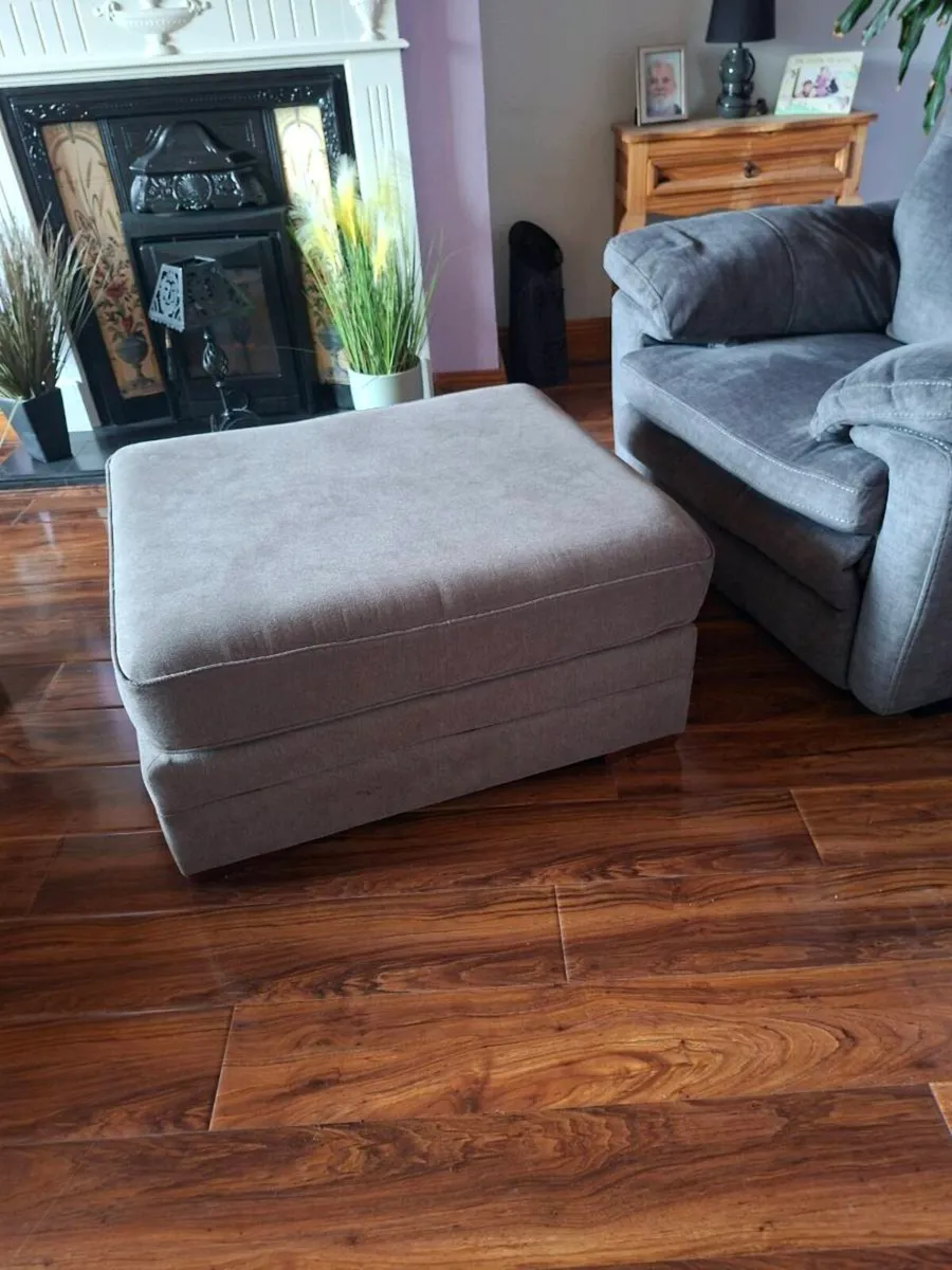 Ottoman/ Pouffe - Image 2