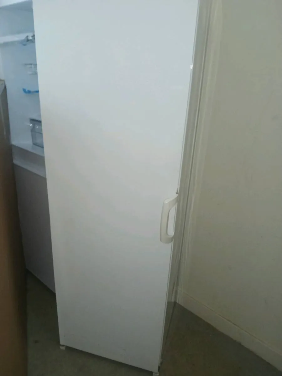 freestanding fridge - Image 1