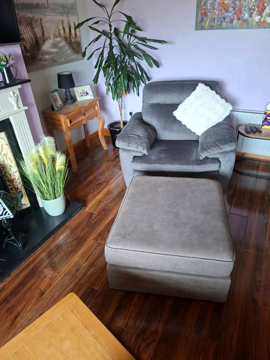 Ottoman/ Pouffe - Image 3