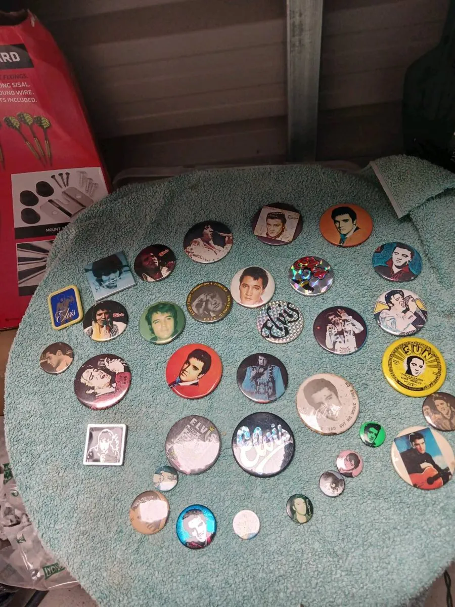 Elvis presley badges - Image 3