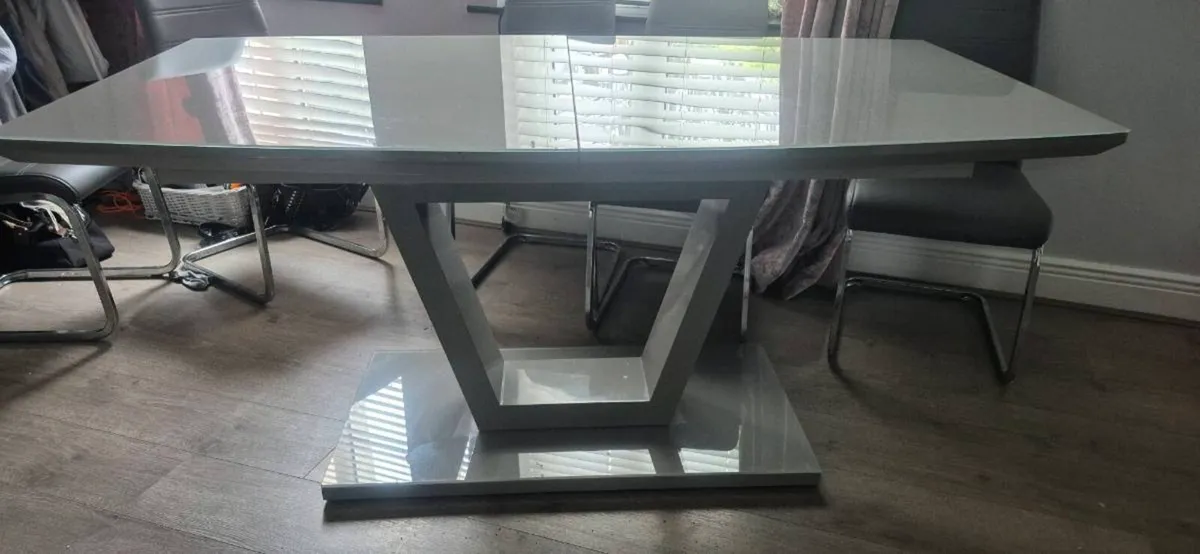 Extendable Dining table - Image 1