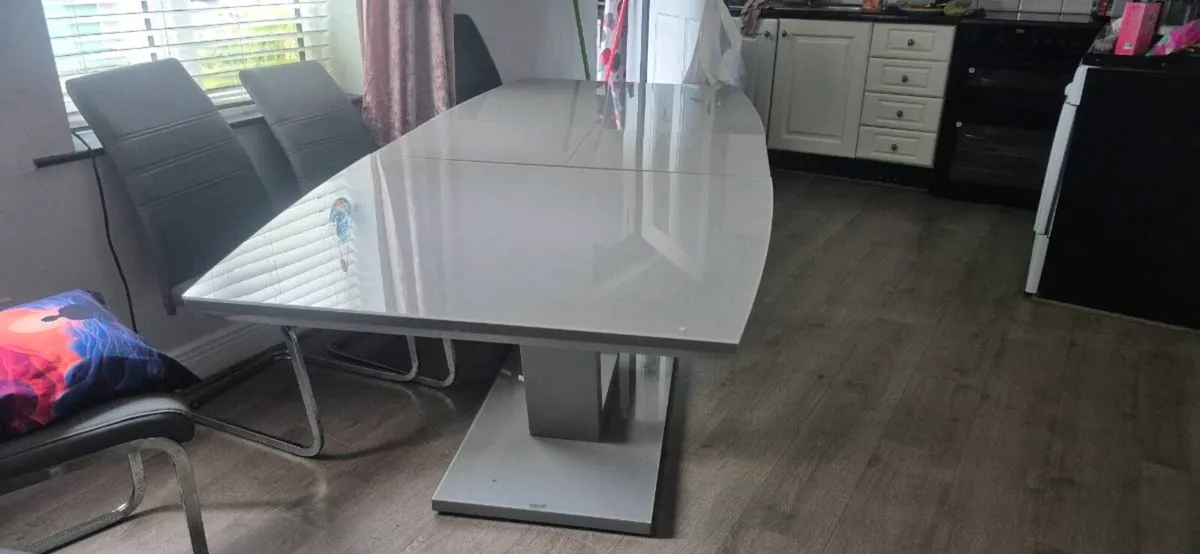 Extendable Dining table - Image 2