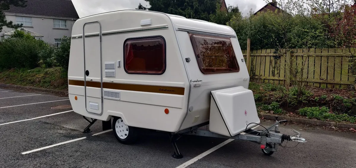 2002 Freedom Jetstream 200 2 berth caravan - Image 1