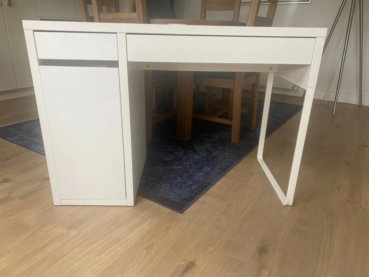 Office desk - Image 1