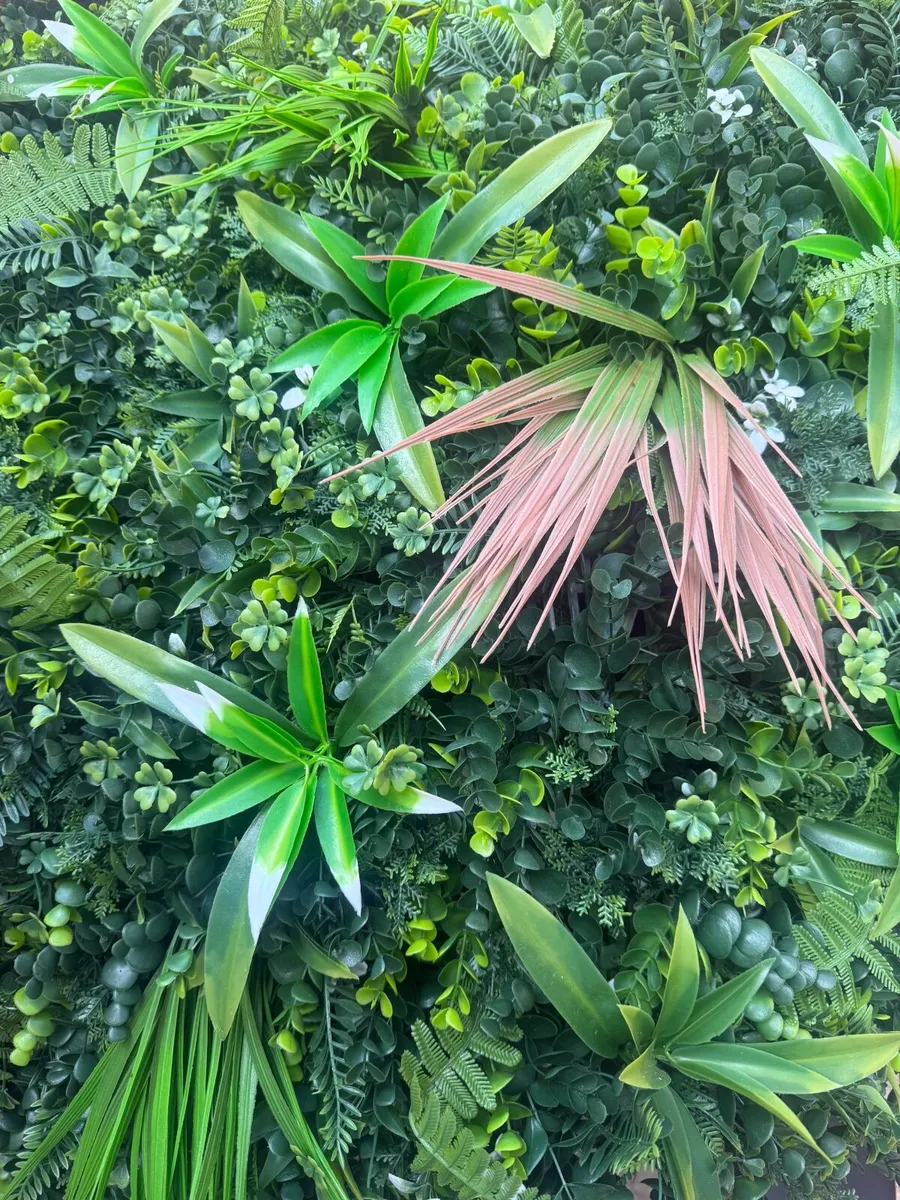 Artificial flower wall - Image 1