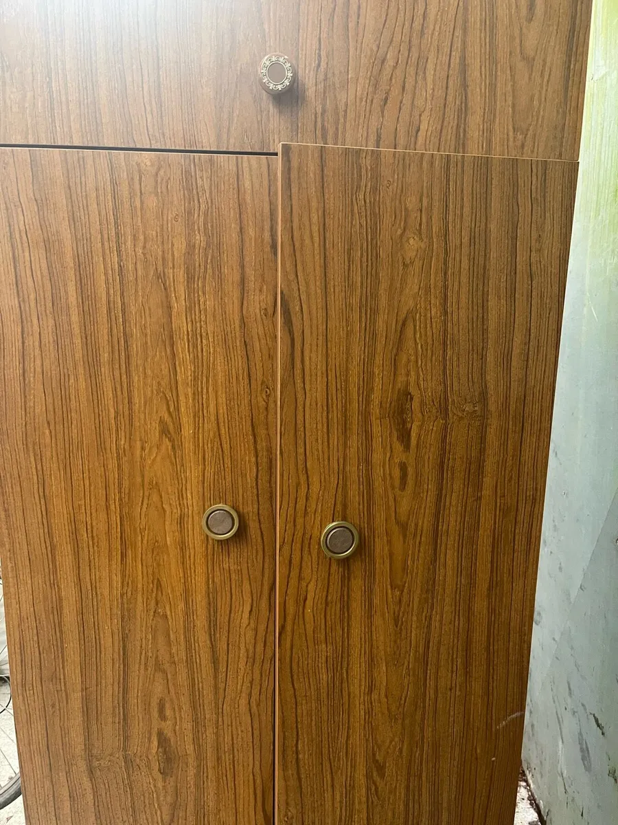 Brown wardroom - Image 2