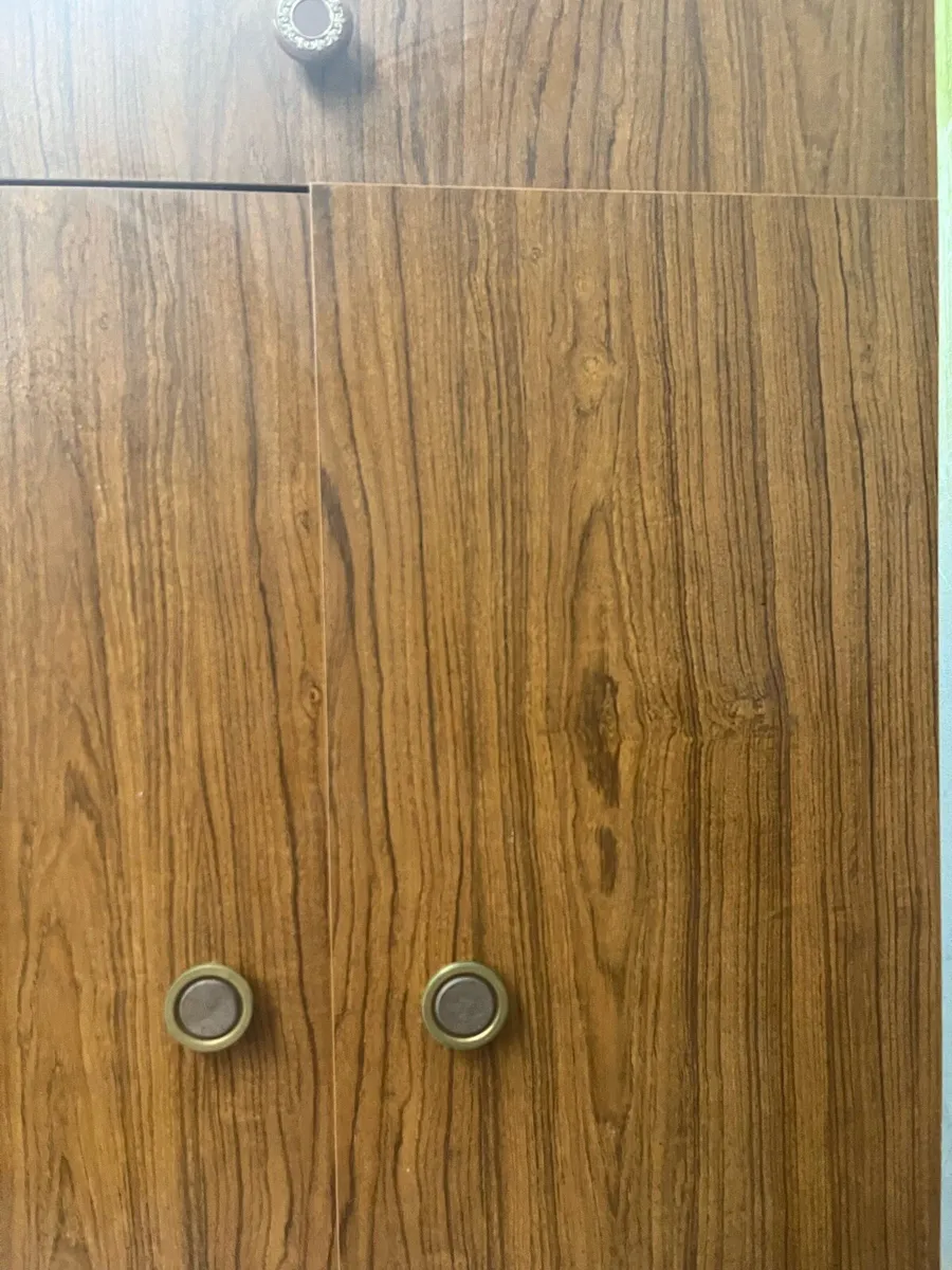 Brown wardroom - Image 1