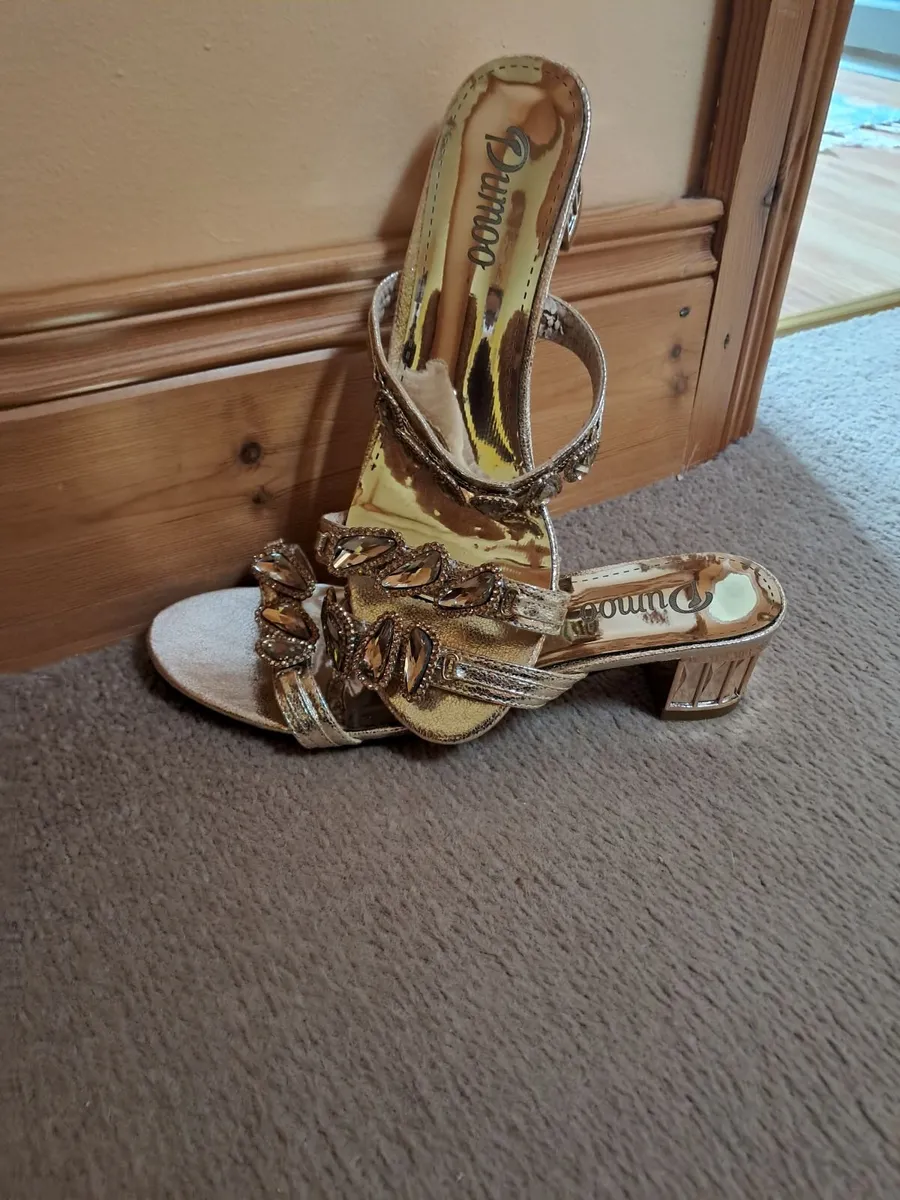 Shoes and boots - Image 1