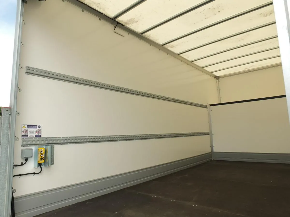 2023 Mercedes-Benz Sprinter Luton Box Van - Image 4