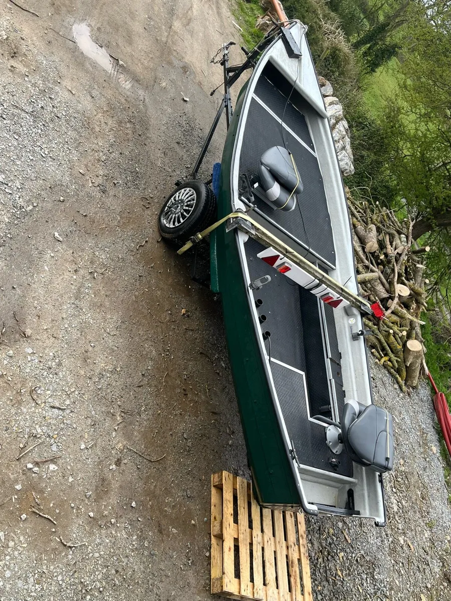 17.5ft fibreglass lake boat - Image 2