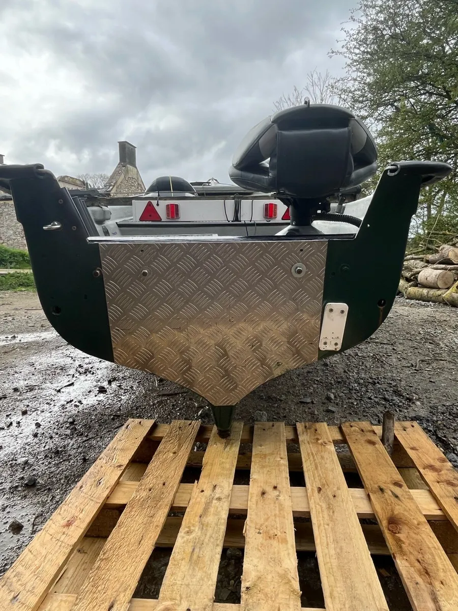 17.5ft fibreglass lake boat - Image 4