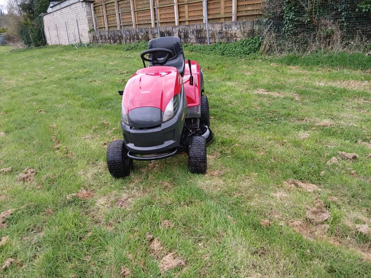 Castle garden ride on lawnmower - Image 4