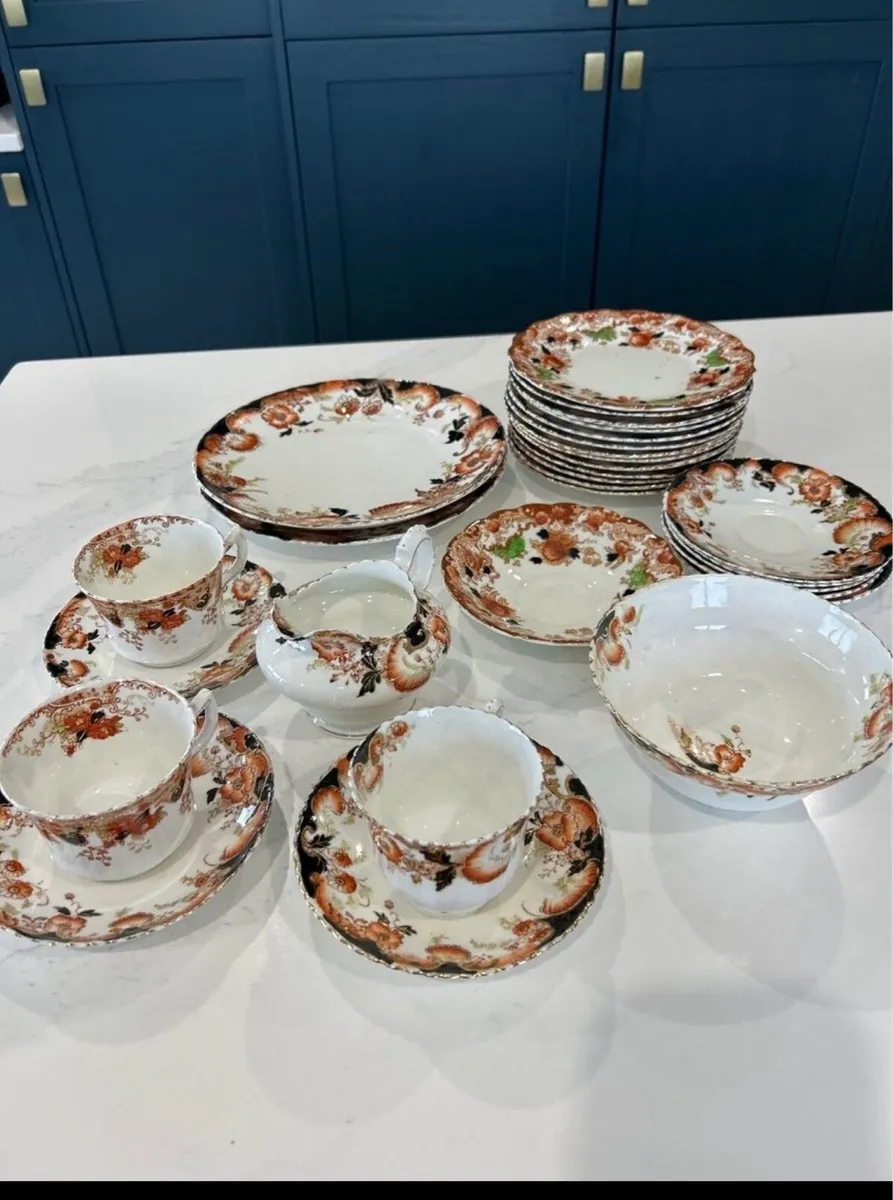 Staffordshire tea set and side plates - Image 1