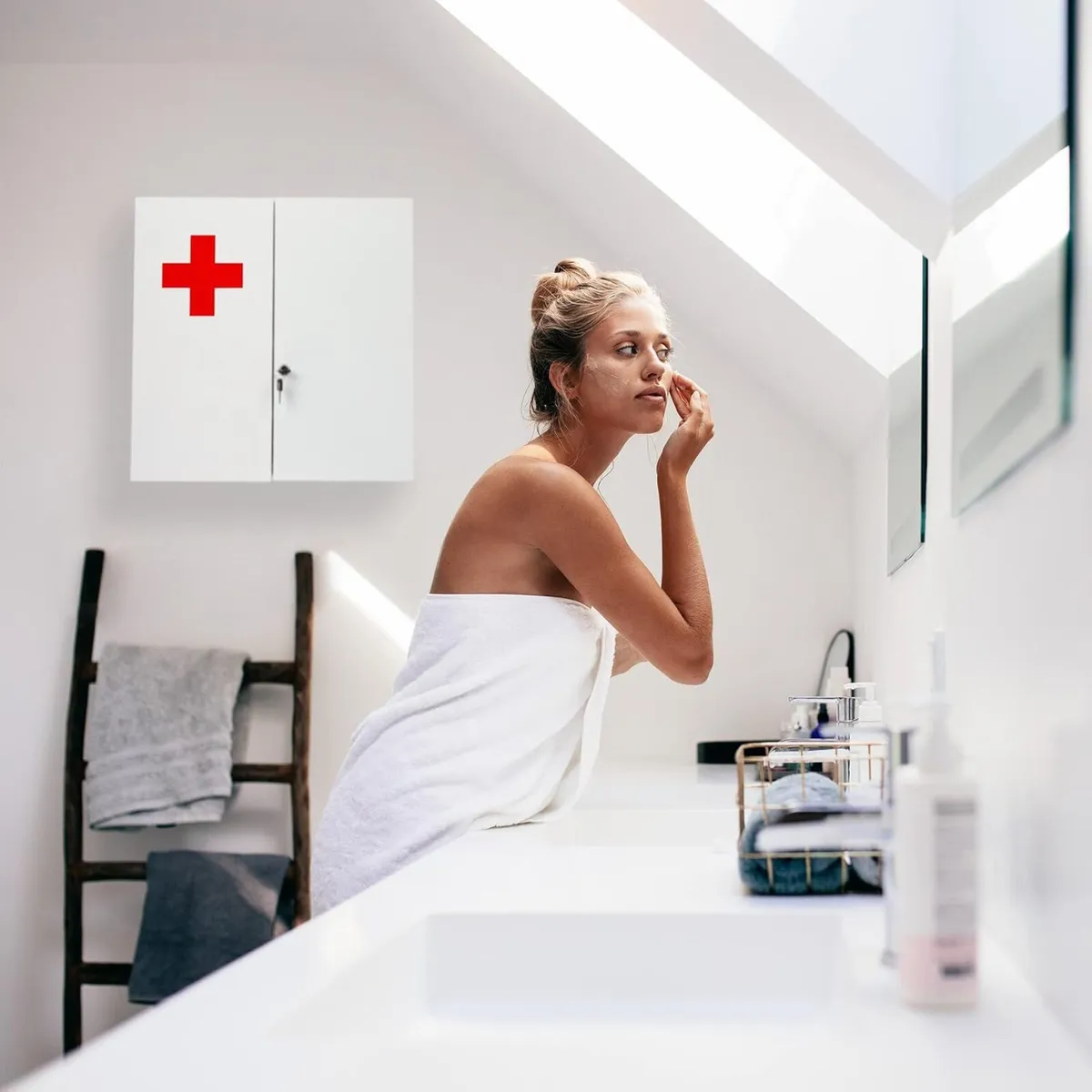 XXL Medicine Cabinet 100% steel White/Red 53.5 x - Image 4