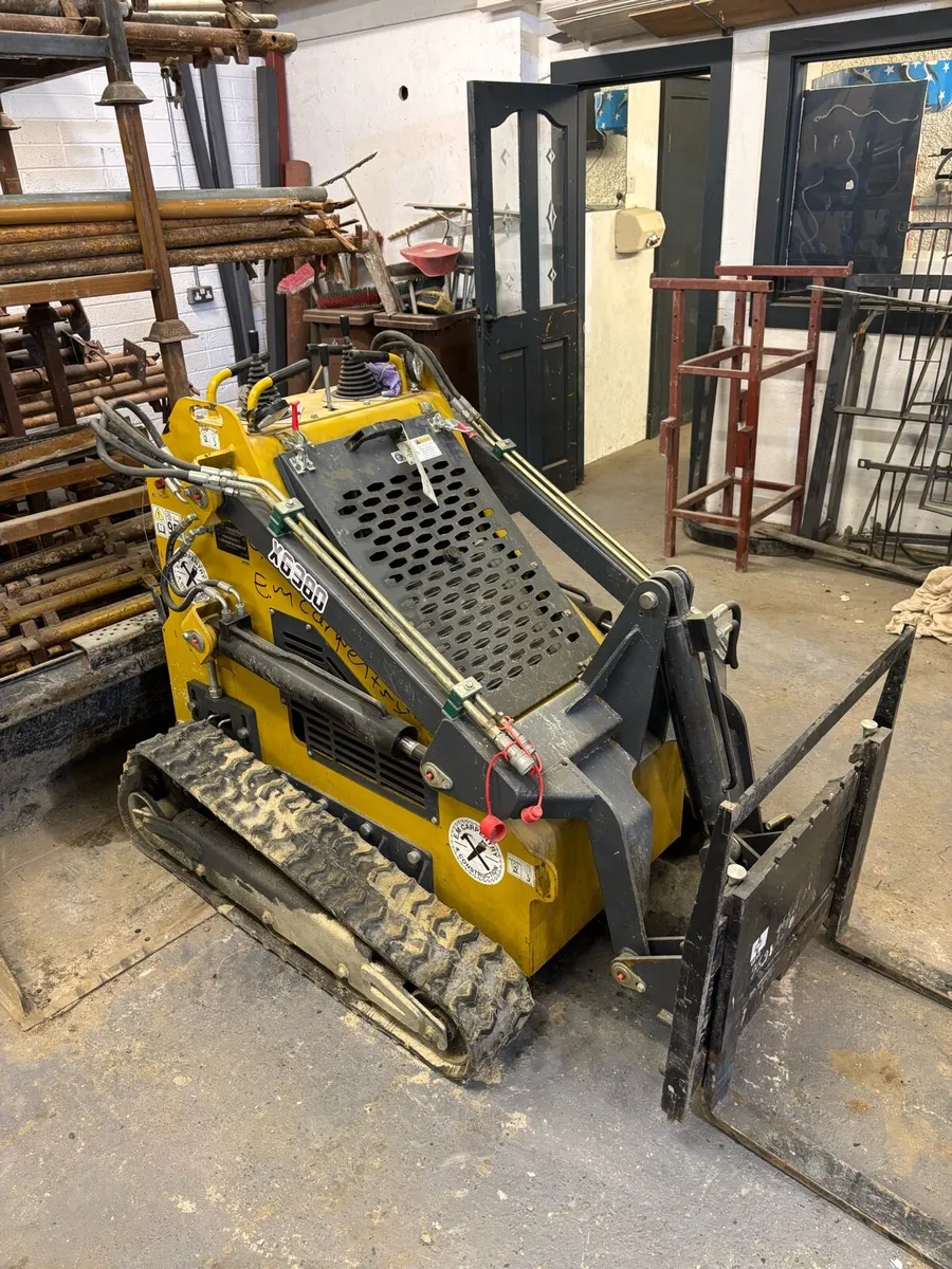 Mini skid steer loader - Image 1