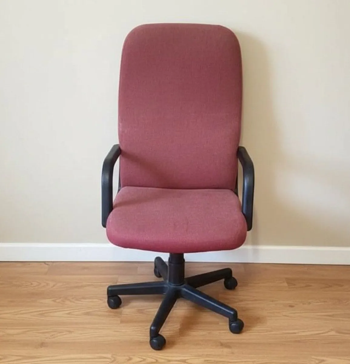 Comfortable Office Chair - Height Adjustable - Image 2