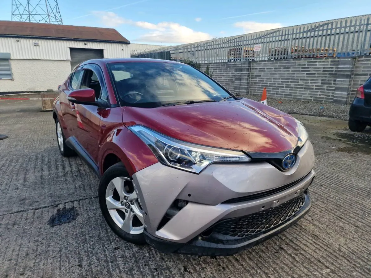 2017 Hybrid Toyota chr - Image 3