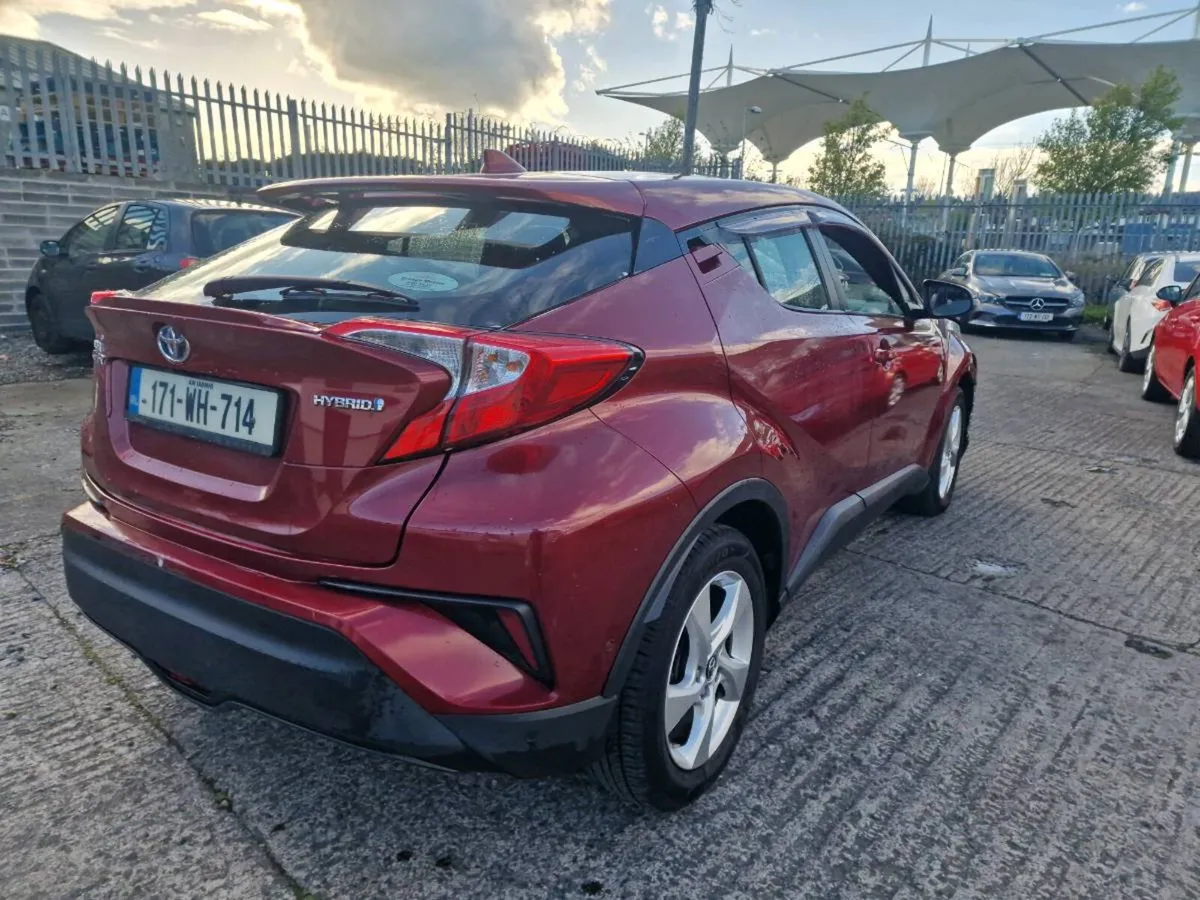 2017 Hybrid Toyota chr - Image 4