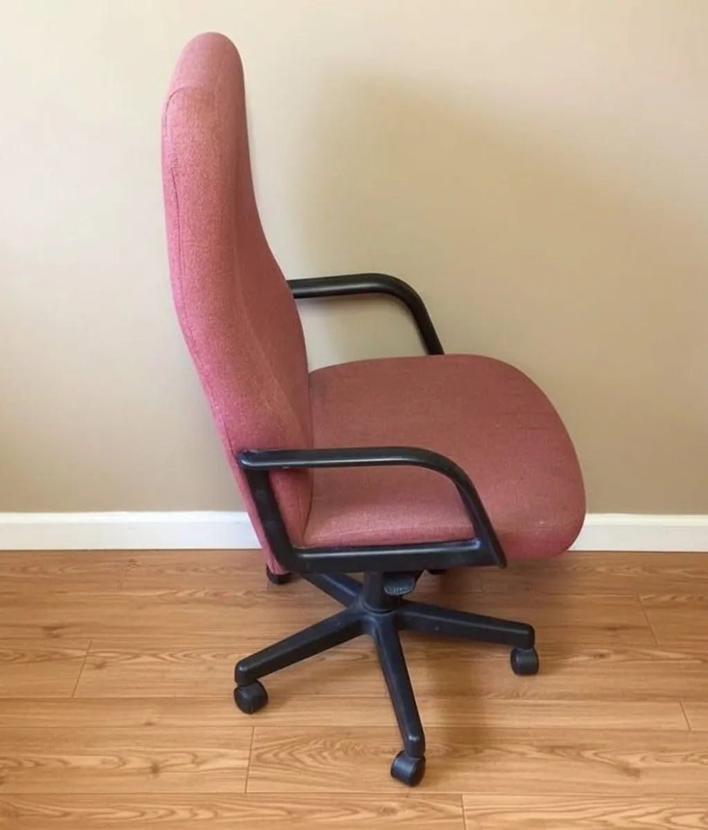 Comfortable Office Chair - Height Adjustable - Image 3
