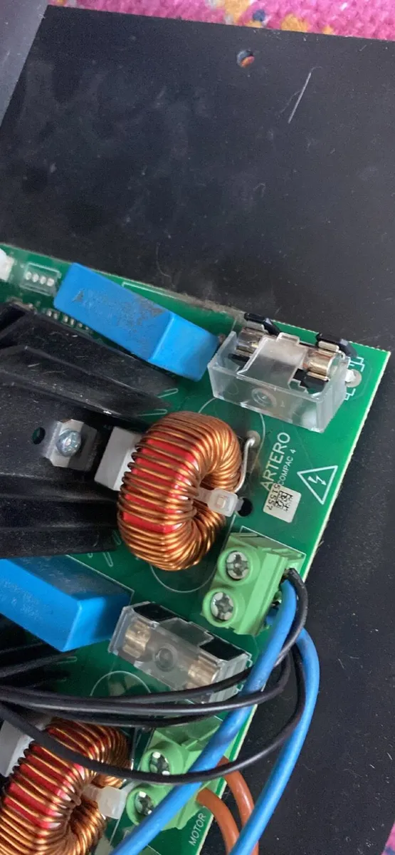 Electrical goods, selling for parts - Image 1