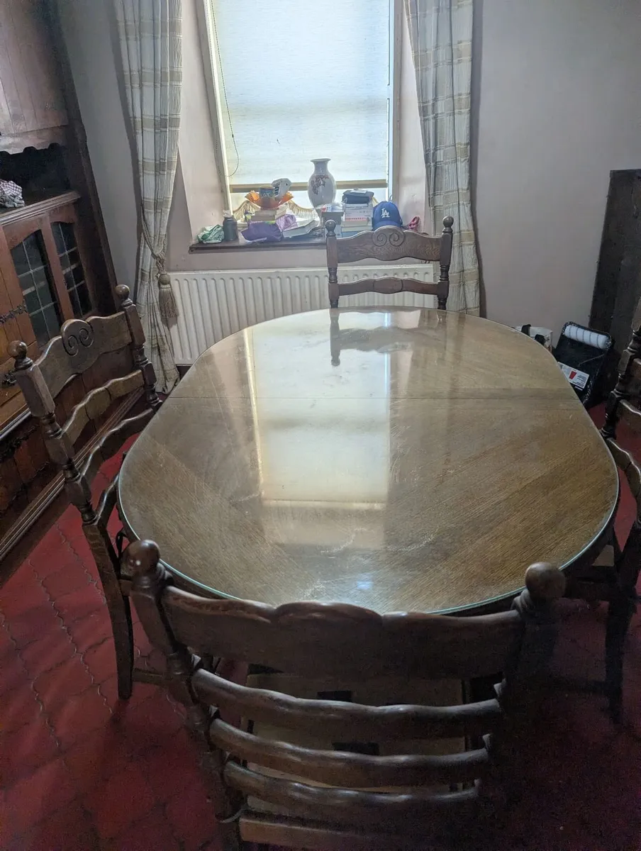 6 Chairs and a Table - Image 2