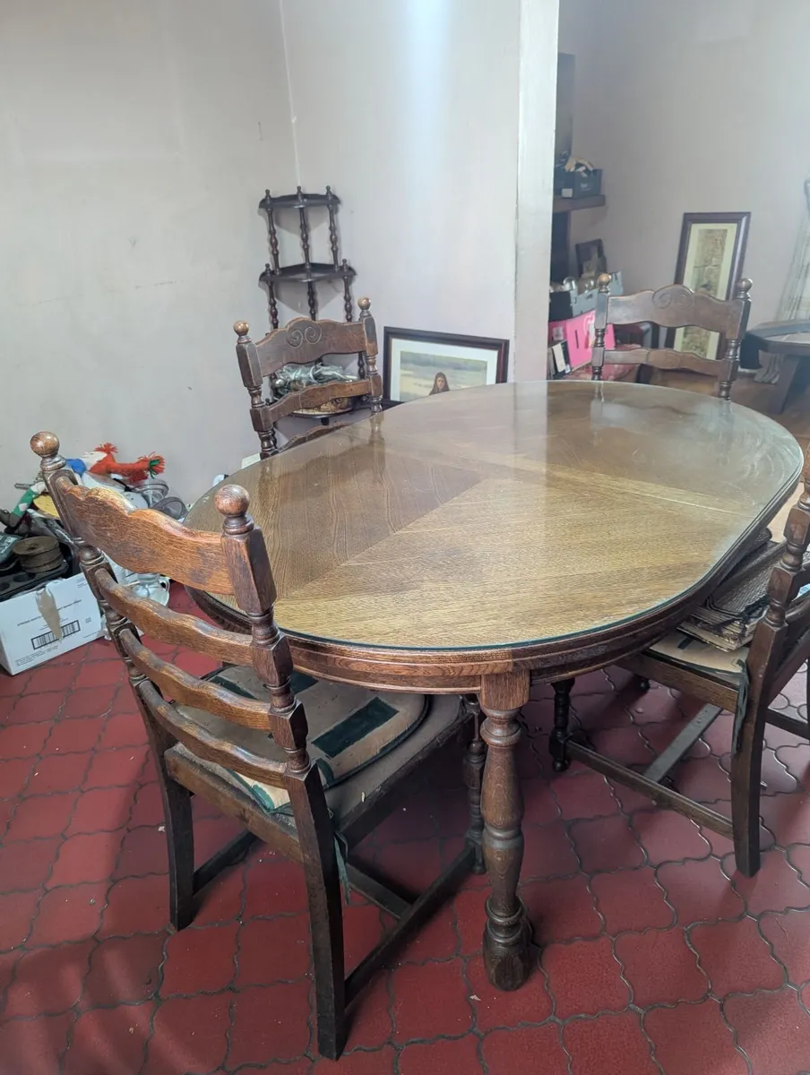 6 Chairs and a Table - Image 3