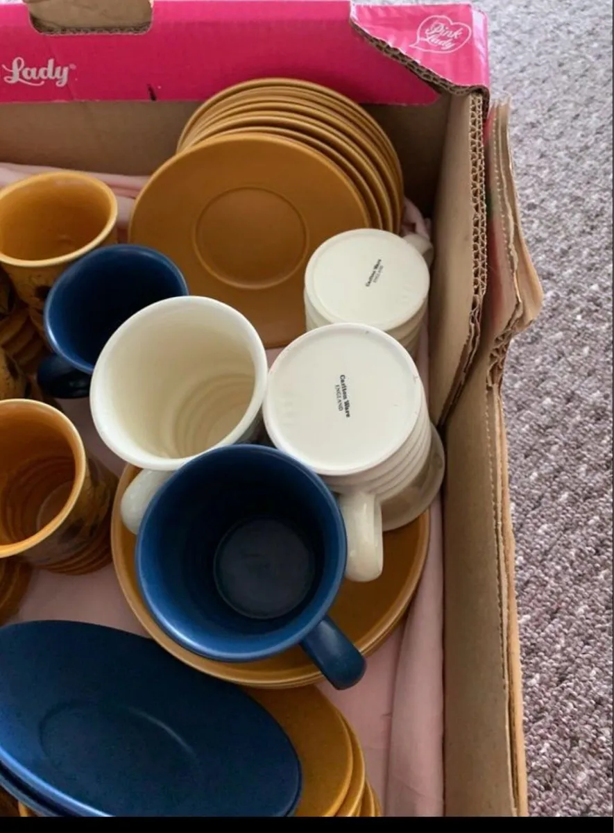 Large box of mugs and saucers - Image 2