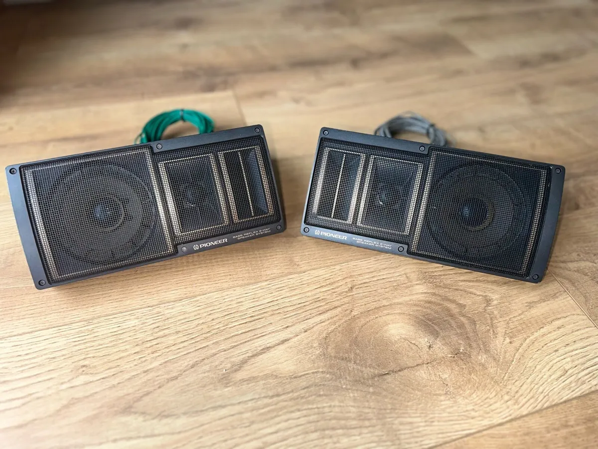 Pair of Pioneer TS-X3 vintage shelf car speakers - Image 1