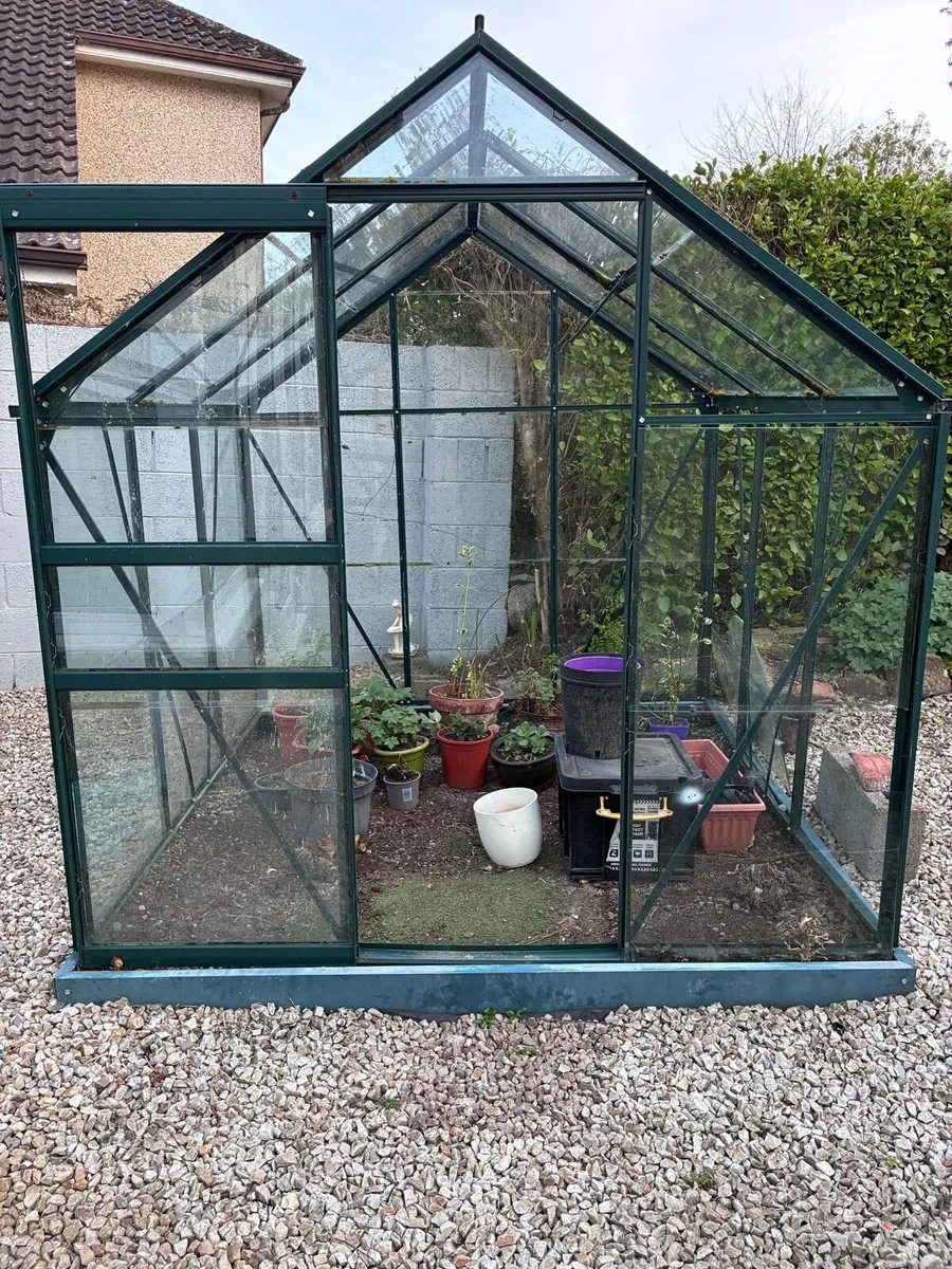 Glass house - Image 1