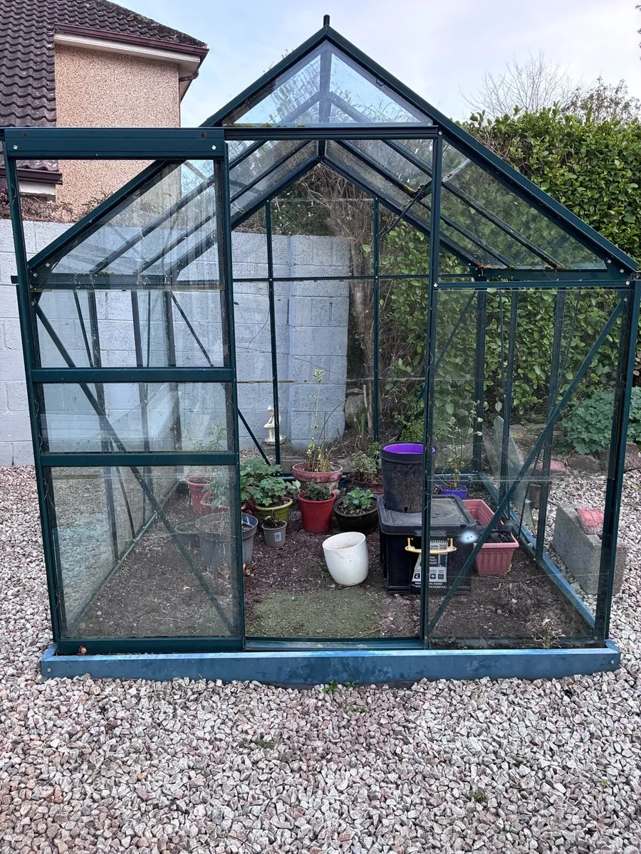 Glass house - Image 2