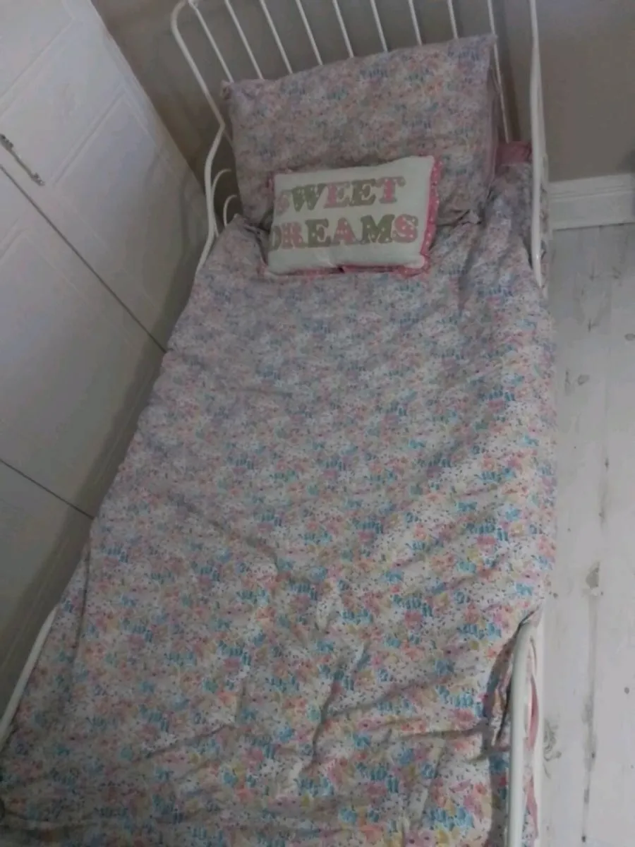 Child/ toddlers bed - Image 1