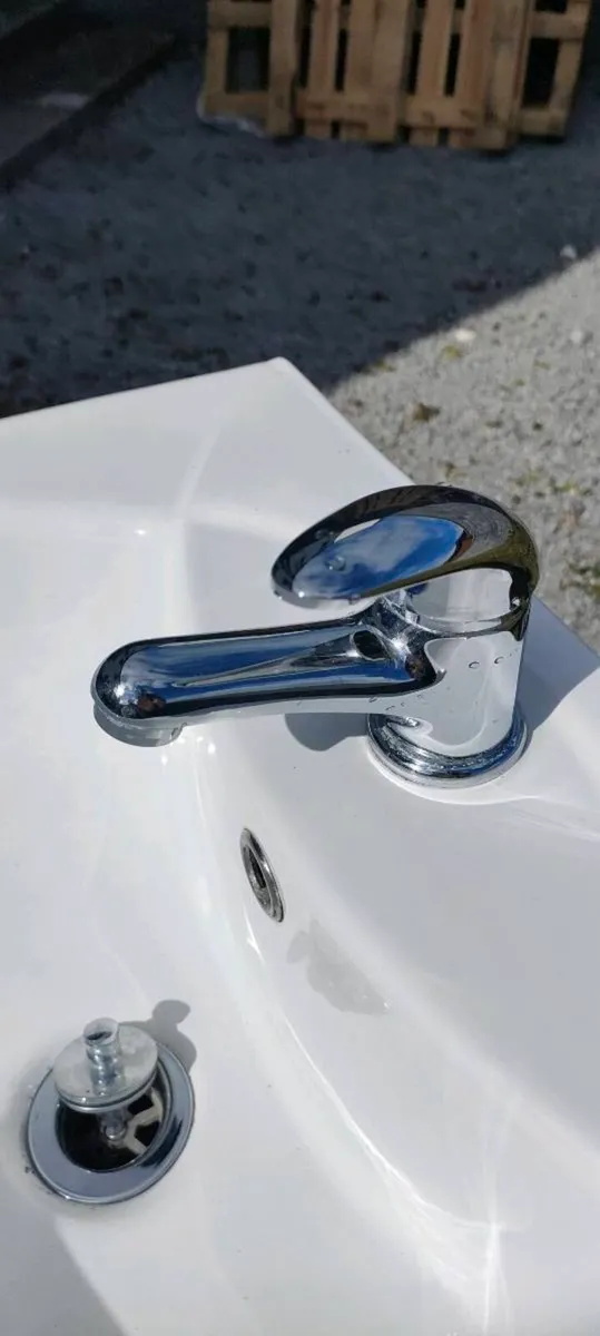 Ceramic Bathroom Pedestal & Basin - Image 3