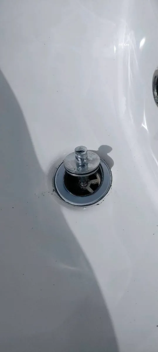 Ceramic Bathroom Pedestal & Basin - Image 4