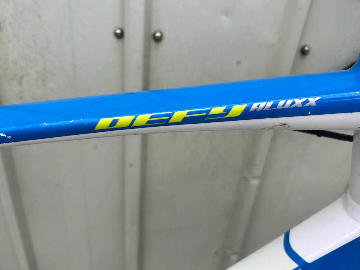 Giant Defy Road Bike size ML - Image 4