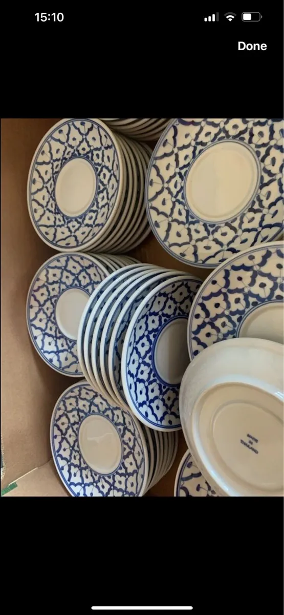 Large box of blue and white saucers - Image 2