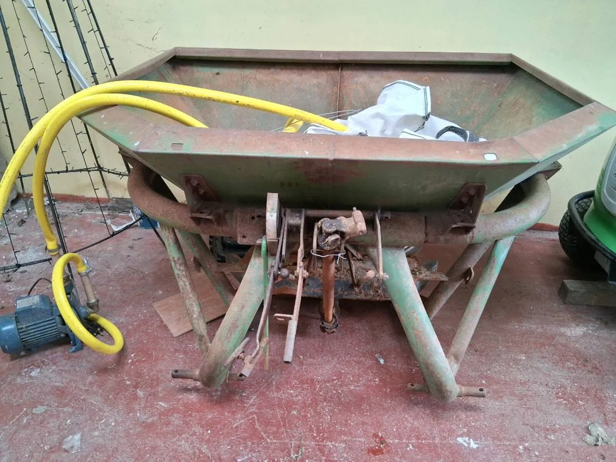 Hardi 200 litre sprayer - Image 3