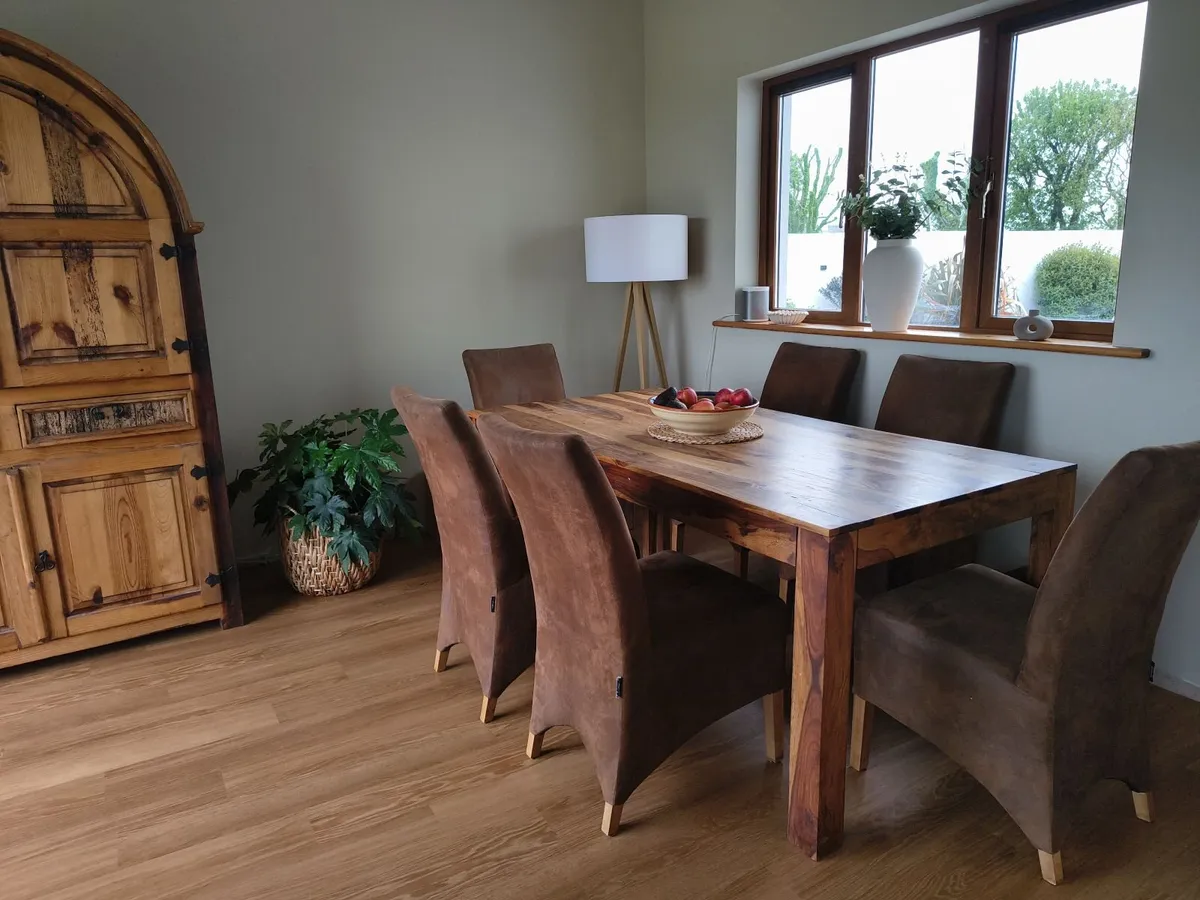 Solid wood dining table and 6 chairs - Image 1