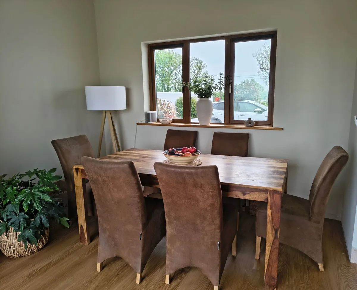 Solid wood dining table and 6 chairs - Image 2