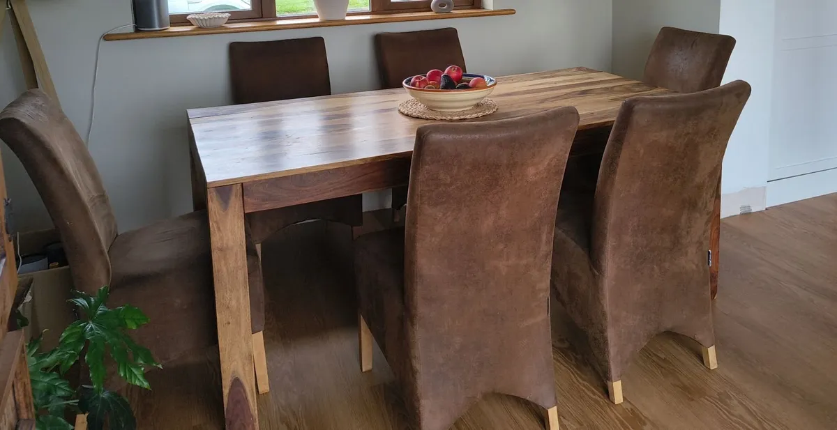 Solid wood dining table and 6 chairs - Image 3