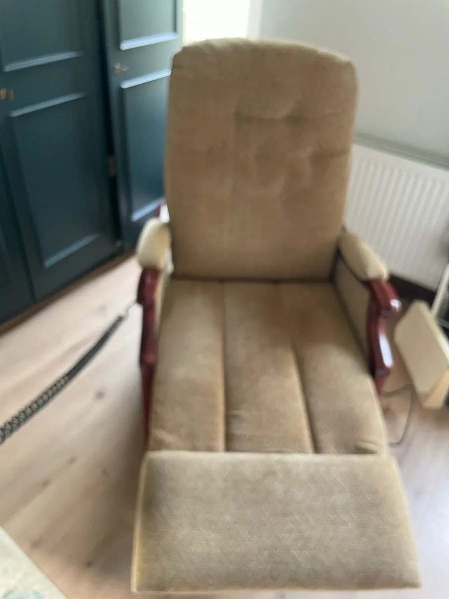 Riser recliner - Image 2