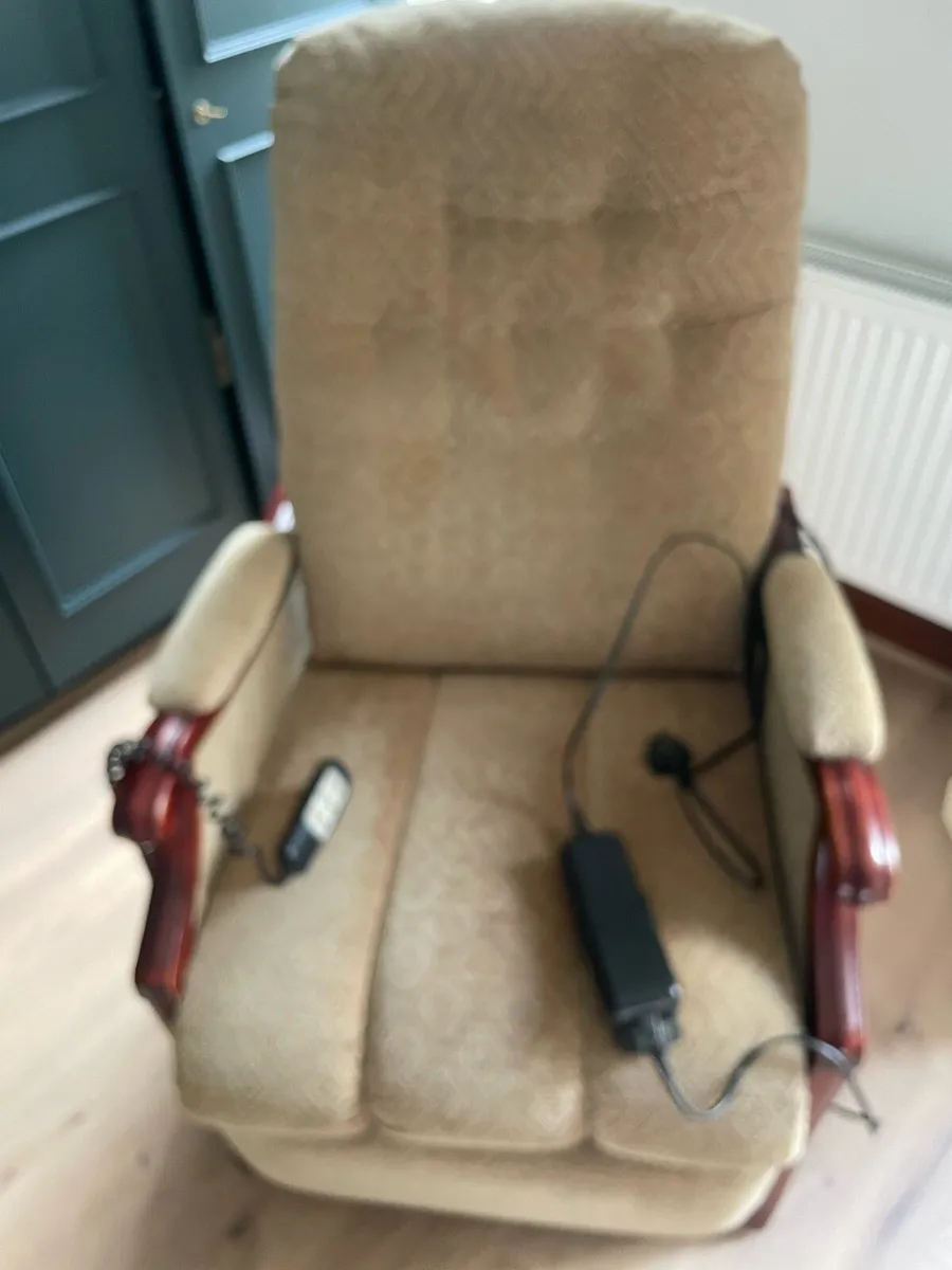 Riser recliner - Image 3