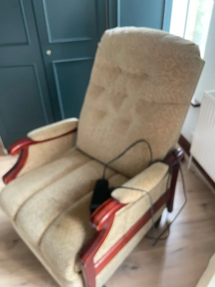 Riser recliner - Image 4