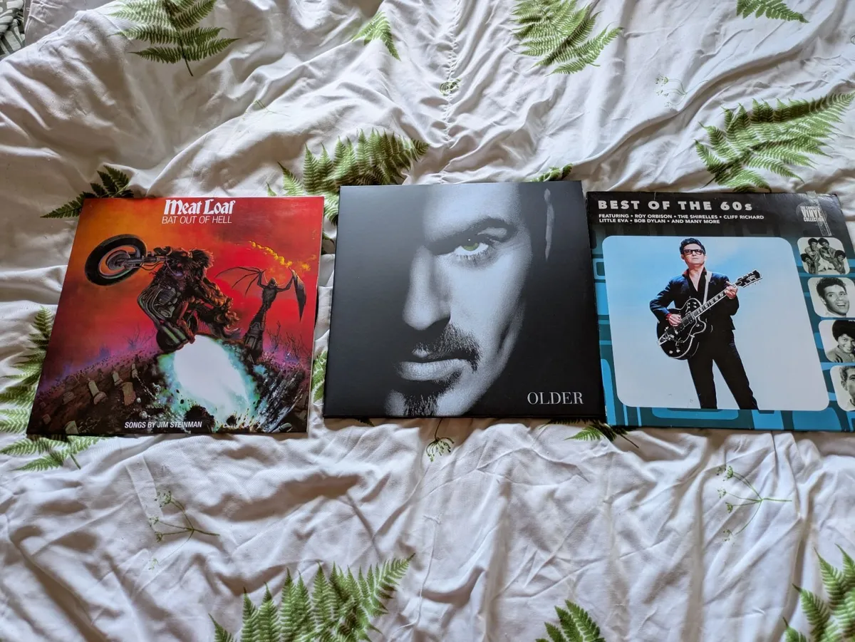 Records and record player - Image 4