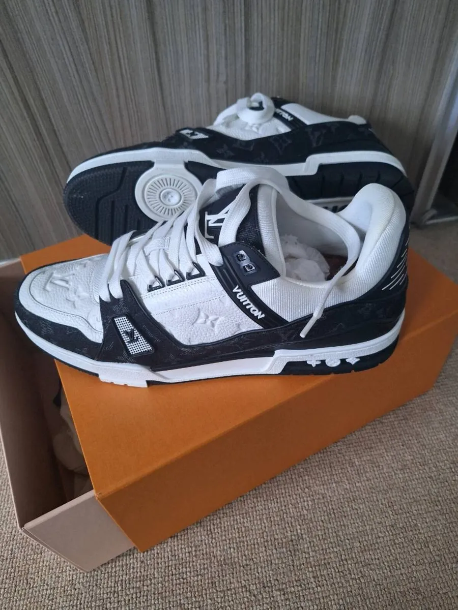 Loui Vuitton mens trainers - Image 1