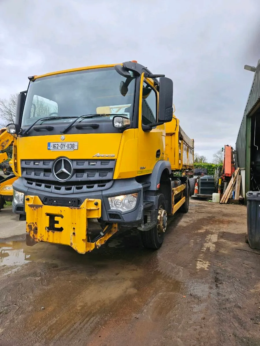 Mercedes Arocs 4x4 Tipper - Image 2