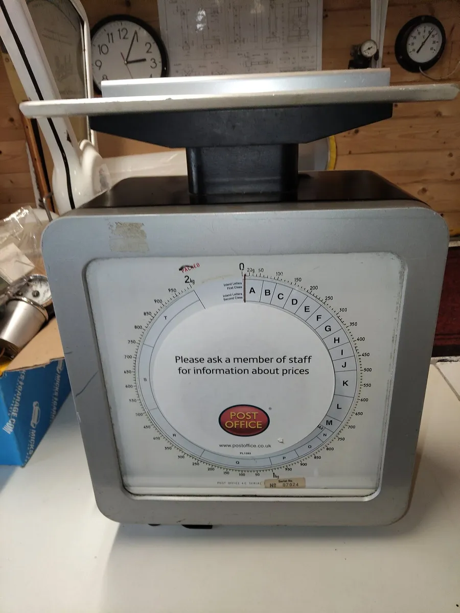 Vintage Avery post office weighing scales - Image 1